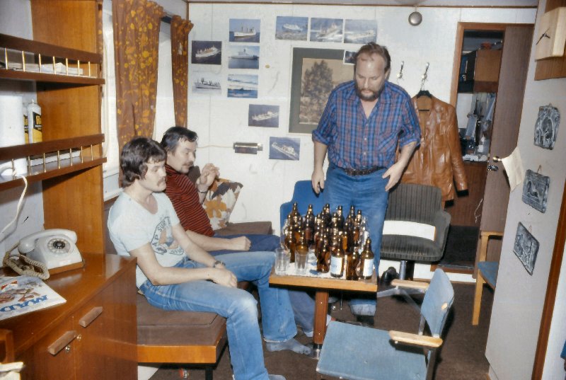 1980 ms Rhea OGYC Arnold Poosu Timo Laitinen 1 eng Risto Halonen ed kipinä oli tilannut 12 koppaa olutta ja lonkeroa. Kaikki meni..jpg
