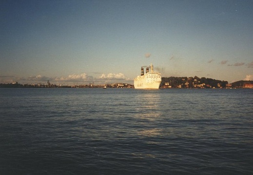 1982 Silja Star tulossa ulos Turku Pikisaaren kohdalla